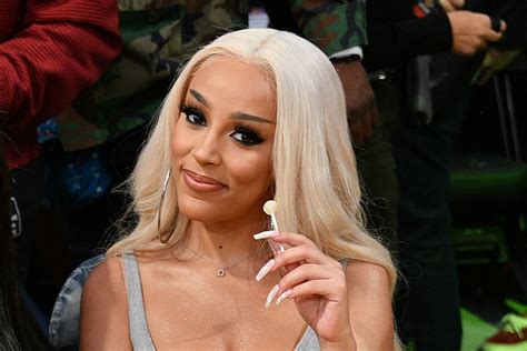 Posted January 25, 2022 by Durka Durka Mohammed in Doja Cat, Nude Celebs. Rapper Doja Cat “accidentally” slips out her full nude breast multiple times while live streaming in the video below. 00:00 / 00:00. A mongrel minx like Doja Cat stuffing her face with fried chicken on social media while her gunt and Sub-Saharan tit sacks swing out in ...
